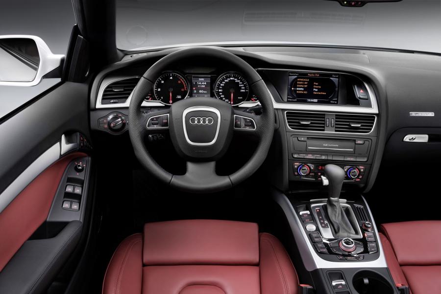Торпедо Audi A5 Cabriolet 3.0 TDI 2009 года  (фото 61 из 72)